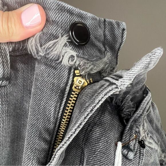 Good American Good Curve Skinny Crop Fringe Detail Size 2 / 26 - Picture 5 of 11